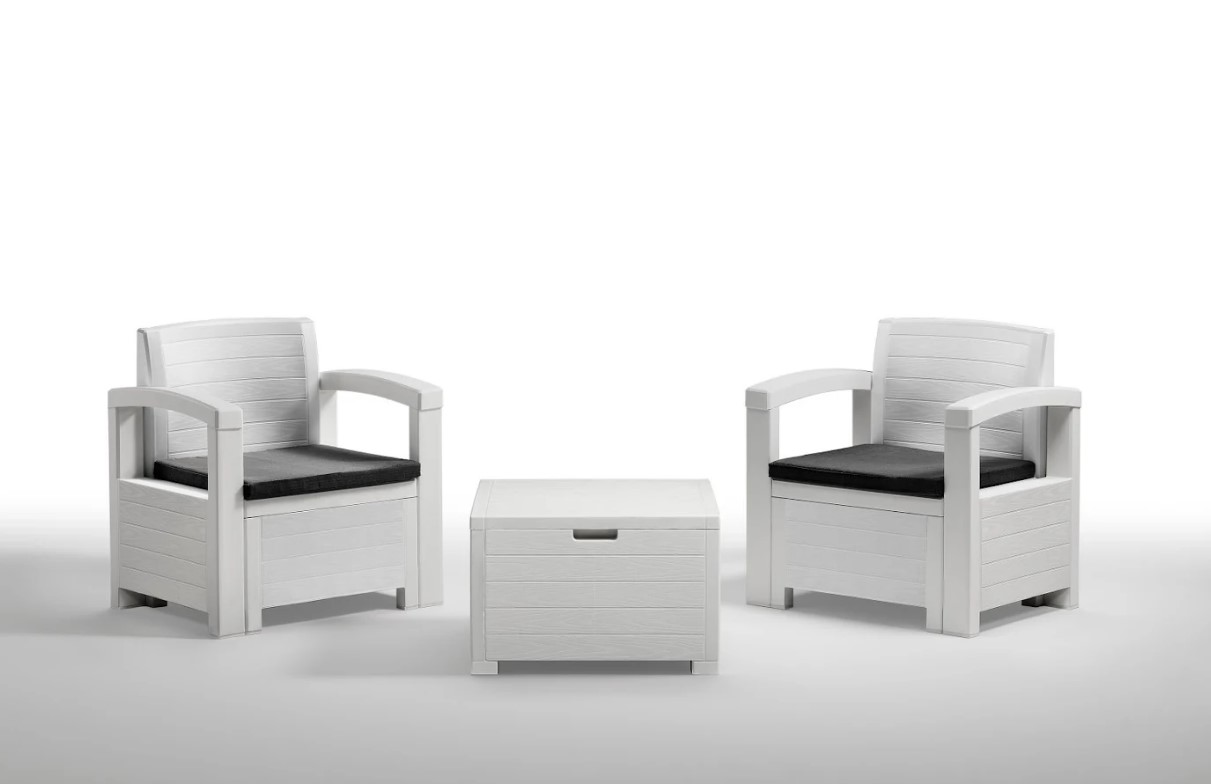 מערכת ישיבה בגימור דמוי עץ הכולל 2 כורסאות + שולחן קפה המשמש גם כארגז אחסון – בצבע לבן
