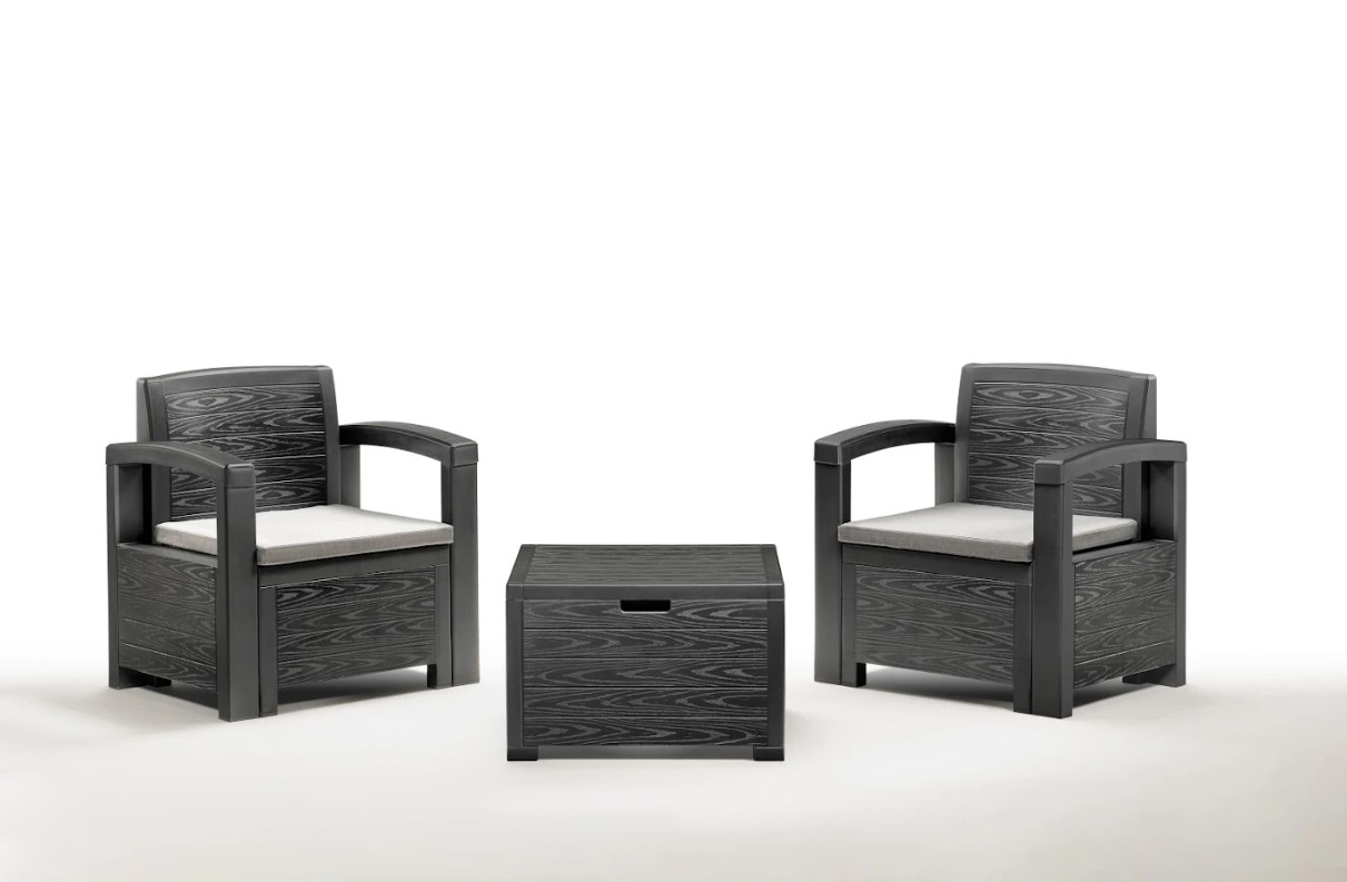 מערכת ישיבה בגימור דמוי עץ הכולל 2 כורסאות ושולחן קפה – בצבע אפור